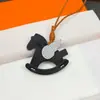 Novo Cavalo de Balanço Coreano Pingente de Bolsa Feminina Pingente de Carro Pônei Pingente de Bolsa Pônei Couro Fofo Acessórios de Animais