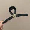 Elegante pinza de garra floral para peinado semi-recogido, nuevo modelo 2026 para mujer, pinza de tiburón de tamaño mediano para la parte trasera de la cabeza, accesorio para el cabello
