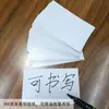 Los estudiantes recién admitidos pueden escribir sus nombres en las insignias en blanco.. Identificaciones de Estudiante. Insignias de Fábrica y Tarjetas de Trabajo con Pinzas de Hierro