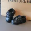 Zapatos de cuero para bebé estilo retro americano, nuevo modelo 2026, zapatos para bebé de suela suave antideslizantes, mocasines de moda y versátiles