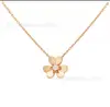 Mini Colar de Trevo Dourado em Versão Refinada e Artesanal, Mesmo Estilo Visto nas Redes Sociais, Design de Luxo Leve de Alta Qualidade, Venda Direta do Fabricante, Disponível para Dropshipping
