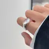 Anillo Blanco Transparente Luna de Luz de Lujo Ligero para Mujer, Exquisito, Moderno, Elegante, Versátil, Anillo Abierto Apilable, Anillo para Dedo Índice Estilo Ins