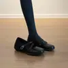 Versão em Couro Macio de Sapatos Mary Jane Planos com Tiras Cruzadas 2026 Femininos Estilo Francês Simples Bico Quadrado Elegante Casual Versátil Sapatos de Salto Único
