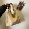 Bolsa de ombro moderna e retrô em camurça para mulheres, nova bolsa tote de grande capacidade da moda e estilosa de 2026