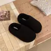 Zapatos mule, de suela gruesa, colección invierno 2026, estilo nuevo, a la moda, pantuflas peludas, para mujer, forrados de felpa, para usar en interiores, estilo coreano