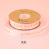 Cinta Acanalada de Estilo Coreano Dorada Estampada en Inglés al por Mayor Cinta Acanalada de Seda de 2.5 cm para Caja de Regalo Decoración de Empaque de Flores