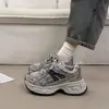 Tênis Pai Super Populares de Sola Grossa para Mulheres, Primavera e Outono, Aumenta a Altura para Pessoas Baixas, Novos Tênis Esportivos Casuais Tendência Street Style 2026