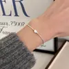 Pulsera con Colgante de Corazón de Metal de Alta Gama para Mujer, Diseño de Nicho Ins, Simple y Elegante, Joyería de Mano Versátil y de Moda para Primavera y Verano