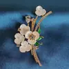 Broche senso de alta qualidade nicho luxo leve flor casaco corsage acessórios roupa pino elegante em estoque atacado