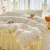 Novo Estilo Fresco e Simples Gaze Enrugada Acolchoado Dois em Um Saia de Cama Ajustada Conjunto de Quatro Peças