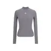 Top de punto blanco minimalista puramente deseable con bordado y cuello alto de canalé para mujer, versátil y elegante, adecuado para otoño e invierno, disimula las imperfecciones del cuerpo