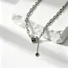 Collar con Colgante de Corazón Y2K para Mujer, Cadena Clavicular de Lujo Ligero, Diseño Único con Estilo Dulce y Fresco, Accesorio de Cadena con Borla Cruzada
