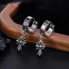 Brincos de Argola Cruzados de Aço Titânio Europeus e Americanos Transfronteiriços Não Desbotam Íris para Homens Ornamentos de Orelha Estilo Punk Escuro para Mulheres Acessórios da Moda