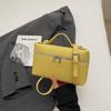 Exquisita Bolsa Lonchera tipo Satchel para Mujer 2025 Nuevo Estilo Patrón Granulado Bolso de Hombro Único Cruzado Versátil Bolso Cuadrado Pequeño Moda Bolsa Caja