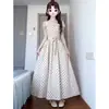 Vestido Quadrado de Bolinhas Estilo Francês para Mulheres, Novo Modelo Verão 2026, Roupa de Verão, Vestido Longo Elegante com Ajuste na Cintura