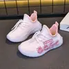 Zapatos Deportivos Infantiles 2026 Primavera y Verano Nuevo Estilo Zapatos de Malla Zapatos de Coco para Niños Mayores Transpirables Dibujos Animados Deportivos Casuales