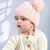 Nuevo Gorro Infantil de Hilo Retorcido de Color Sólido con Doble Bola en Stock para Otoño e Invierno, Cálido Gorro de Bebé Pullover al por Mayor
