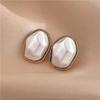 Pendientes retro vintage de la época medieval, de entrada de nicho, de lujo, de alta gama, de moda, estilo cortesano, elegantes pendientes de perlas.