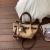 Bolsa Tote Simples de Grande Capacidade para Axila Feminina 2025 Inverno Nova Bolsa de Mão de Alta Qualidade de Nicho para o Dia a Dia Bolsa de Ombro