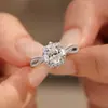 Anillo Super Brillante Flor de Hielo Huevo de Paloma Cortado para Mujer, Anillo de Diamante Artificial con Diseño de Nicho, Anillo de Boda de Diamante de Alto Carbono de Lujo Ligero para Mujer, Cobre