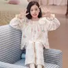 Pijama de Niña Estilo Princesa Primavera y Otoño Manga Larga Pantalón Largo Cuello de Encaje Infantil Cardigan Ropa de Casa Algodón Nube Conjunto de Dos Piezas