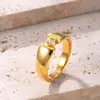 Moda Popular Transfronteiriça Joias de Aço Inoxidável Anéis Simples de Alto Padrão para Casais Anel de Titânio com Microincrustação de Diamante Fábrica Atacadista
