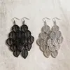 Pendientes de borla con hoja hueca minimalista transfronterizos europeos y americanos, pendientes de lujo ligero de alta gama, pendientes llamativos de moda y audaces