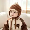 Gorro para bebé, diseño de dinosaurio de dibujos animados para otoño e invierno, gorro tejido grueso y cálido para niños, con protección para las orejas, adecuado para niñas, y diseñado como un gorro con capucha para mantener a los bebés abrigados en climas fríos