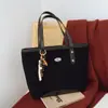 Bolsa Grande Capacidade Transfronteiriça para Mulheres 2025 Nova Bolsa de Ombro para Estudante Universitário Bolsa Tote Versátil Tendência Bolsa para o Dia a Dia