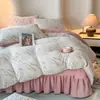 Novo conjunto de cama de inverno de quatro peças em veludo de leite grau A, com design acolchoado, matelassado e espesso para aquecimento, com capa de edredom em fleece de coral estampada