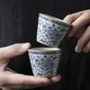 Xícara Mestra com Padrão de Lótus Azul e Branco, Xícara de Cerâmica Pintada à Mão de Jingdezhen para Degustação de Chá, Recipiente de Chá Único para Conjunto de Chá Kung Fu