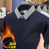 Suéter Cálido Engrosado de Felpa de Cordero para Hombre Otoño/Invierno 2026, Camisa Base Casual de Rayas con Cuello, Aspecto de Dos Piezas