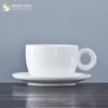 Taza de café europea de fábrica para hotel, restaurante, oficina, té de la tarde, juego de taza y platillo de cerámica blanca con oreja redonda