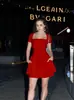 Vestido Quadrado Europeu e Americano Estilo Francês 2026, com Cós Ajustado na Cintura, Vestido Curto Sexy Modelador de Cintura de Cintura Alta, Minissaia Evasê