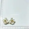 Brincos de Tarraxa Estilo Coreano Nova Flor de Concha Super Fada Zircônia Brincos de Luxo Leve com Sensação de Alta Qualidade Joia de Orelha Doce e Fashionável para Mulheres
