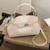 Bolso de mano de alta gama para mujer 2026 nuevo de primavera-verano moderno súper popular para el trabajo y los desplazamientos bandolera cruzada tipo cubo