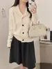 Novo Cardigã de Tricô com Gola Boneca Vintage Outono/Inverno 2026 para Mulheres, Elegante Casaco de Tricô Feminino com uma Atmosfera Estilosa