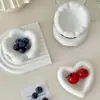 Plato de Cerámica Nórdico Creativo para Sabor Plato Pequeño Lindo con Forma de Corazón de Flor para el Hogar Plato Blanco Puro para Bocadillos Refrescos Dips Salsas
