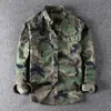 Camisa de Trabalho de Manga Longa Estilo Americano Camuflada Lavada para Homens com Bolsos Duplos, Top Casual Versátil Verde Militar para Jovens Homens