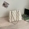 Bolsa de Cubo de Mano de Nicho Estilo Francés al por Mayor para Mujer, Nuevo Modelo Verano 2026, Bolso de Hombro con Cadena Acolchado, Bolso Cruzado para Viajes