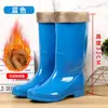Botas de lluvia de caña alta Botas de lluvia para mujer Zapatos impermeables para mujer Zapatos de goma con forro polar Cubrezapatos Botas de agua Moda para mujer Caña media Adulto Antideslizante Cocina