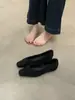 Sapatos Femininos Estilo Francês Slip-On de Boca Rasa 2025 Outono Bico Quadrado Sapatos de Moda Plissados com Aumento Interno de Altura, Sapatos Elegantes Tendência para Jovens Mulheres