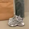 Tênis dad únicos com cadarço para mulheres, novo modelo outono 2026, que aumenta a altura, emagrece, versátil, leve, sapatos casuais esportivos