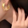 Aretes de Hebilla para Oreja de Alta Gama 2025 para Mujer, Aretes Simples de Estilo Frío, Aretes de Giro Retorcido, Aguja de Plata Nicho Retro