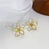 Pendientes Huecos de Flor Estilo Francés para Mujer, Pendientes de Diseño de Nicho de Lujo Ligero, Nuevo Estilo Popular 2025, Pendientes Elegantes y Exquisitos