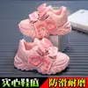 Sapatos infantis estilo papai, tênis esportivos femininos espessos, novos sapatos de algodão quentes de inverno 2026, sapatos casuais antiderrapantes de sola macia