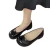 Zapatos Mary Jane de punta fina, hechos de piel suave, nueva colección otoño 2026 para mujer, ligeros, de suela plana, dulces y elegantes, zapatos slip-on fáciles de poner.