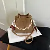 Bolso cubo muy elegante, nuevo bolso cruzado de moda otoño 2026, cadena de nicho sensación relajada bolso de mano de color liso
