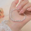 Doce Pulseira de Pérolas de Camada Dupla para Mulheres, Moda Versátil de Luxo Leve com um Design Único