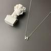 Collar de letra inglesa de temperamento simple, diseño de moda, sentido de la moda, nicho, cadena para clavícula de Instagram, colgante de letra, joyería para parejas